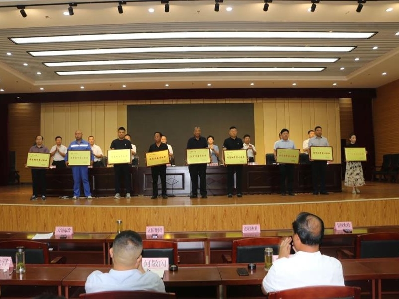 尊師重教金秋農(nóng)牧公司教師節(jié)開展捐資助學(xué)活動